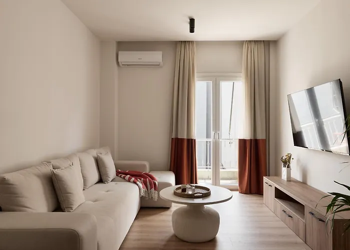 Cozy Apartment Steps Away From Acropolis And The Metro Station By Lumen Living