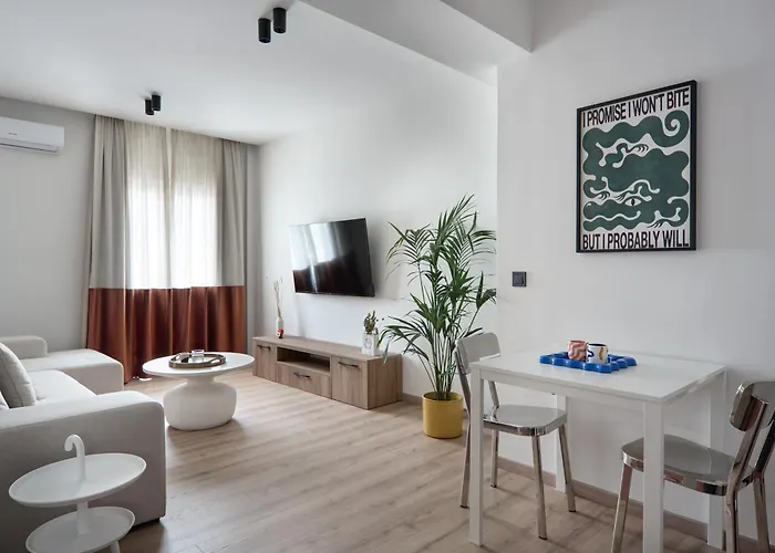 Cozy Apartment Steps Away From Acropolis And The Metro Station By Lumen Living