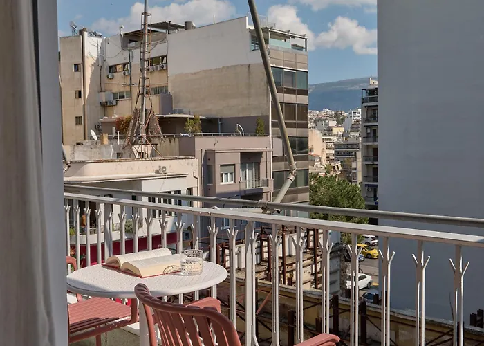 Cozy Apartment Steps Away From Acropolis And The Metro Station By Lumen Living